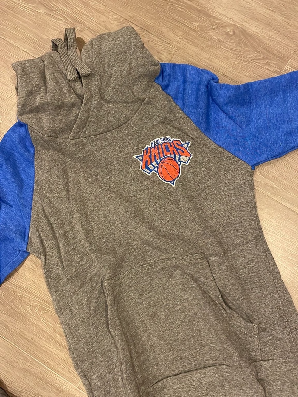 New York Knicks Raglan Sleeve Hoodie - Brown & Royal Blue